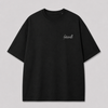 Voorkant van het zwarte A QUIET REFUSAL T-shirt, met klein fakesniff-logo op de borst