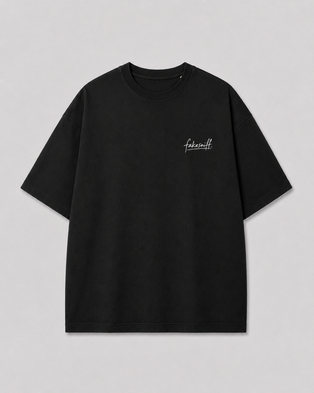 Voorkant van het zwarte A QUIET REFUSAL T-shirt, met klein fakesniff-logo op de borst