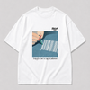 Wit oversized HIGH ON CAPITALISM T-shirt van FAKESNIFF, print 'high on capitalism': een hand trekt met een stift lijnen uit een barcode