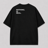Achterkant van een zwart oversized FAKESNIFF T-shirt, met NOTHING. IS. REAL. over de schouders gedrukt
