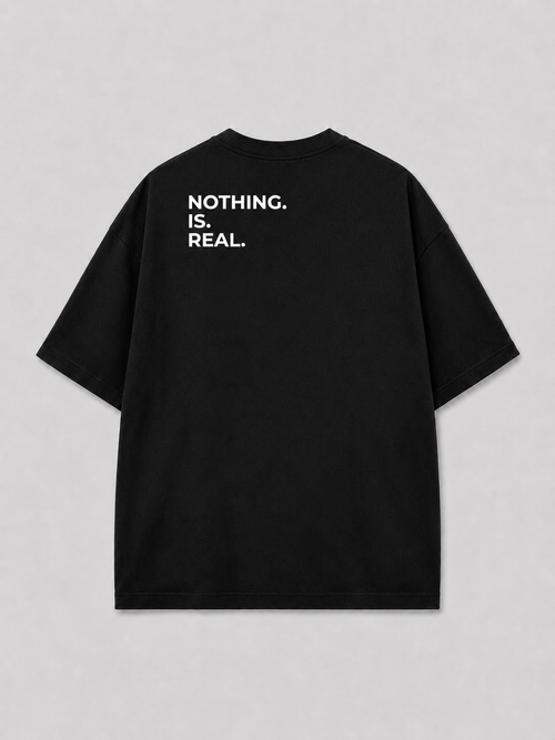 Achterkant van een zwart oversized FAKESNIFF T-shirt, met NOTHING. IS. REAL. over de schouders gedrukt